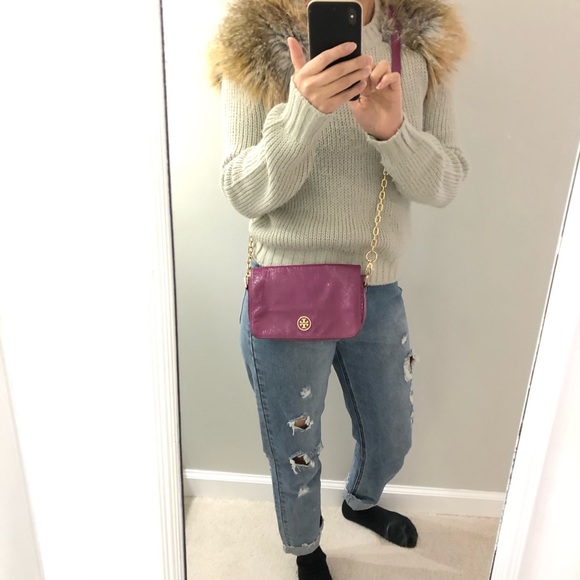 Tory Burch patent leather logo light weight fuchsia crossbody bag - Picture 1 of 8